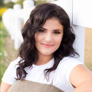 Meet your Posher, Juliana